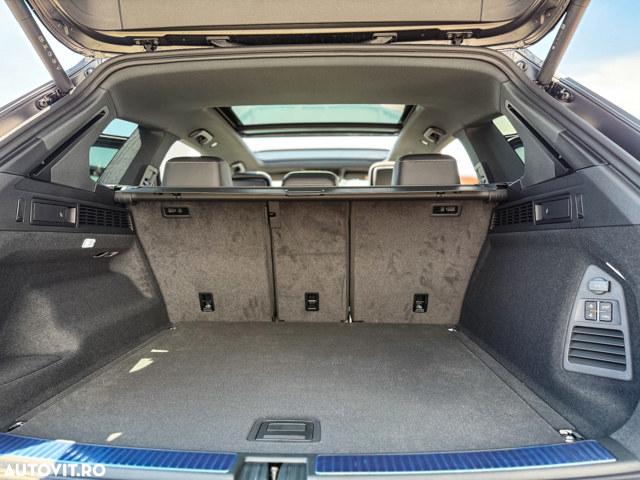 Volkswagen Touareg V6 TDI 4MOTION R-Line - 35