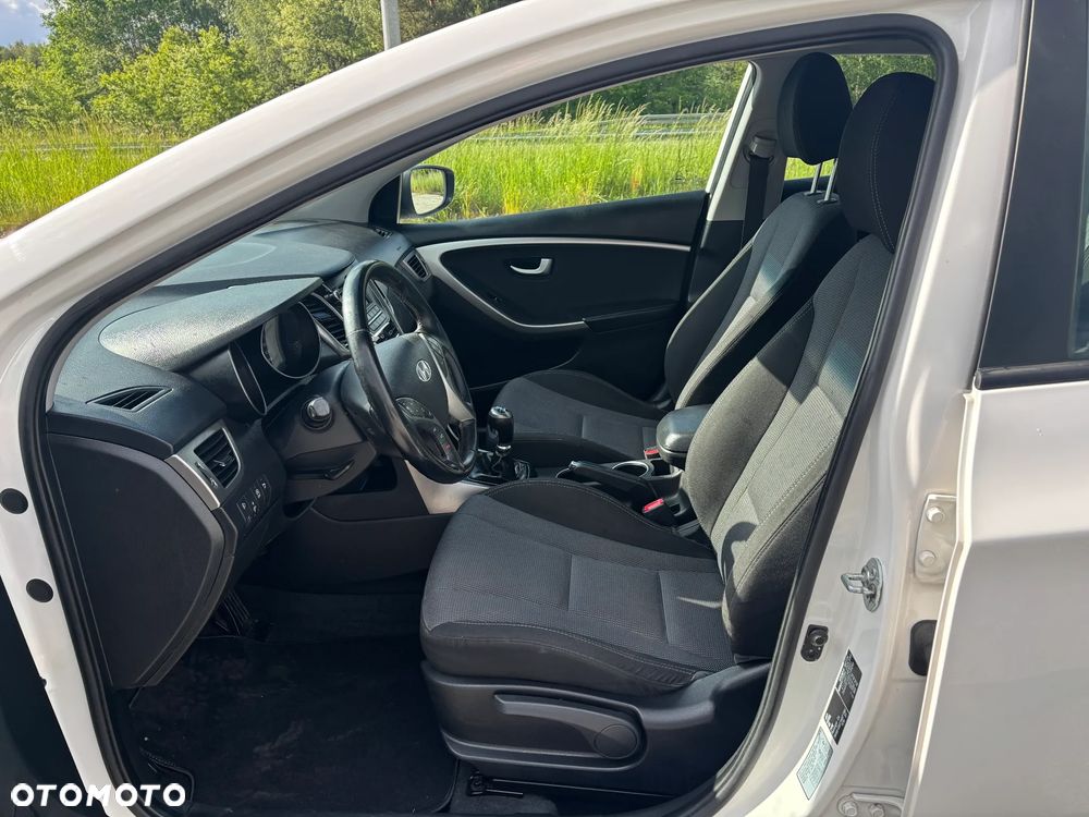 Hyundai i30 blue 1.6 CRDi Passion - 12