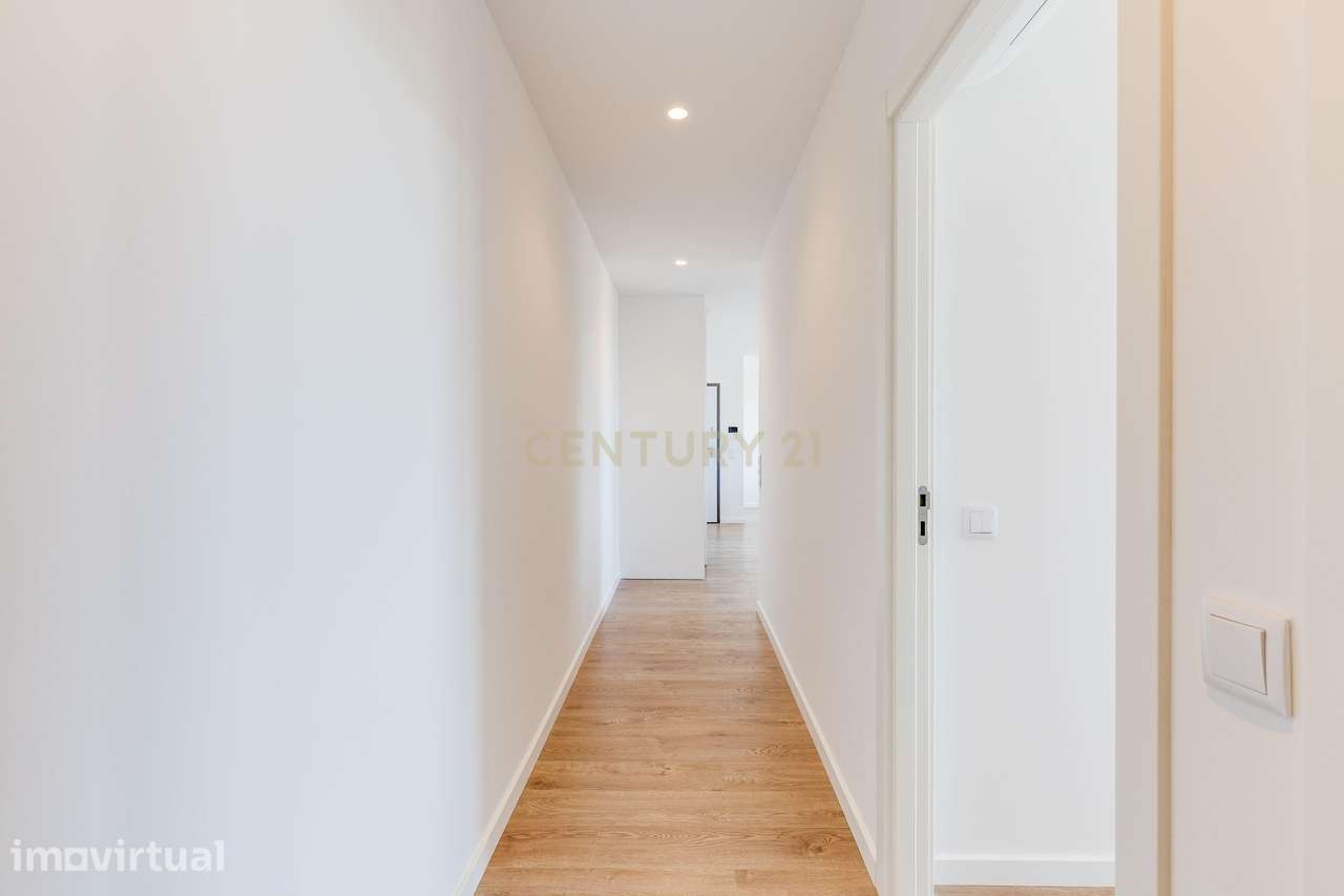 Fantástico Apartamento T2 Totalmente Mobiliado no Empreendimento Villa - Grande imagem: 2/24