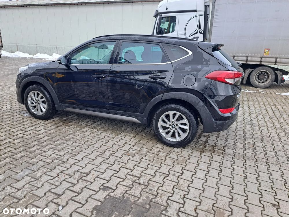 Hyundai Tucson blue 1.7 CRDi 2WD Intro Edition - 17