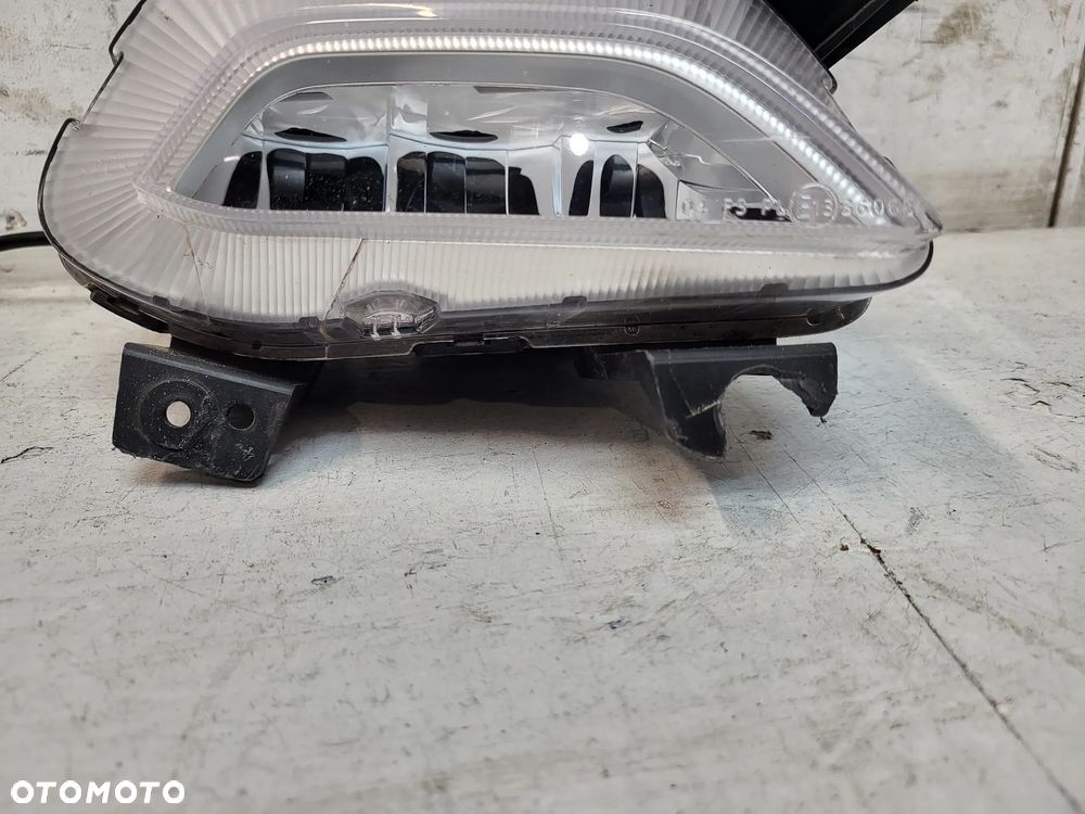 Kia Stonic Halogen prawy LED - 4