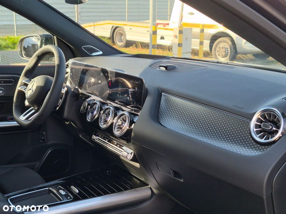 Mercedes-Benz GLA - 36