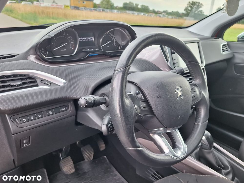 Peugeot 2008 1.2 Pure Tech Allure S&S - 12