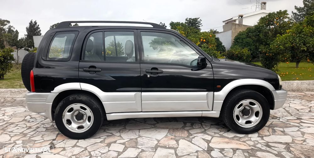 Suzuki Grand Vitara Metal Top 2.0 L - 9
