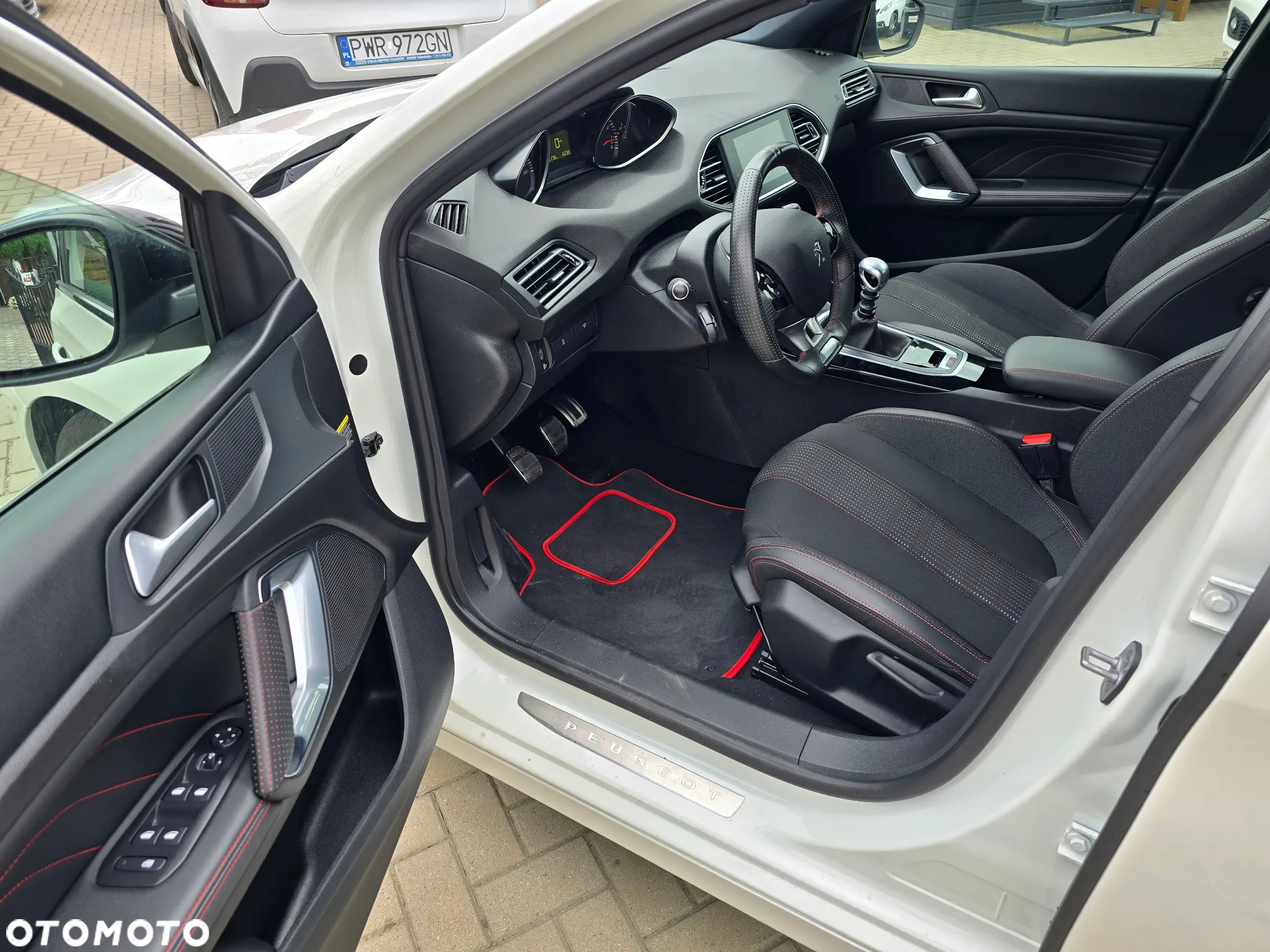 Peugeot 308 - 8