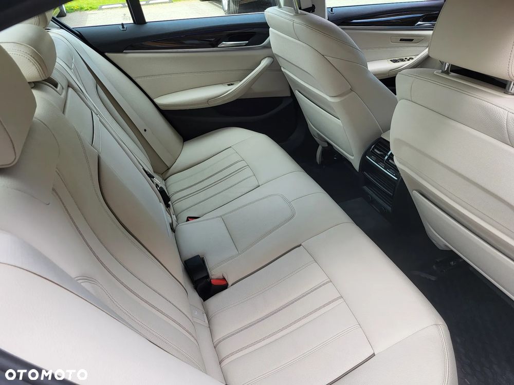 BMW Seria 5 540i xDrive Luxury Line - 8