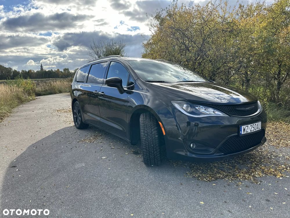 Chrysler Pacifica - 2
