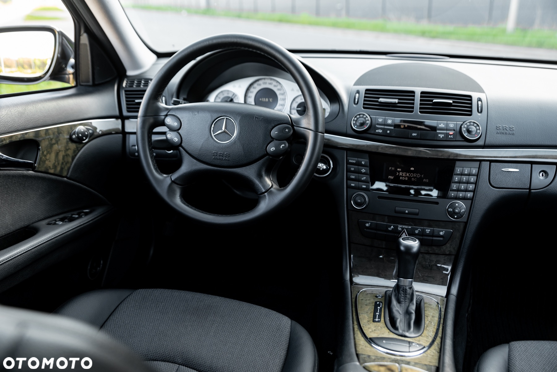 Mercedes-Benz Klasa E 200 BlueEFFICIENCY 7G-TRONIC Avantgarde - 24