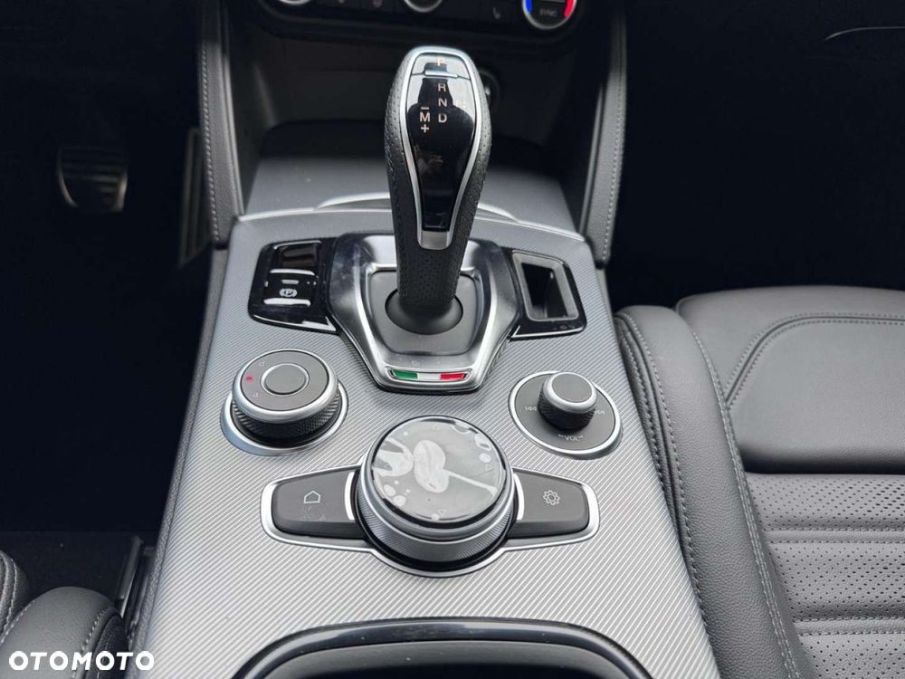 Alfa Romeo Stelvio - 14