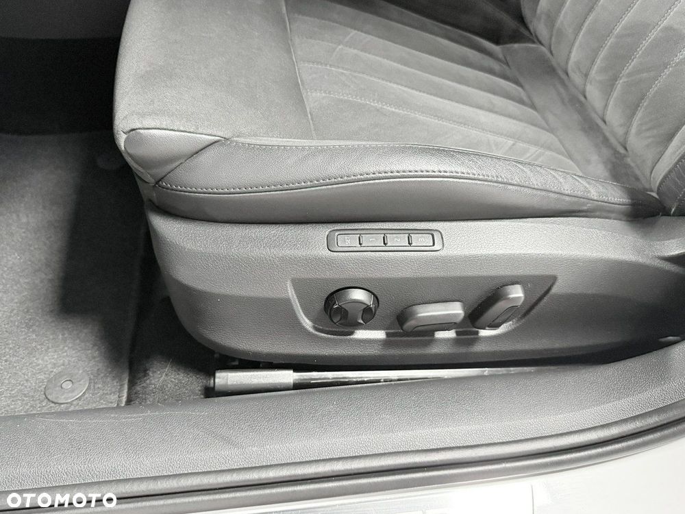 Skoda Superb 2.0 TDI DSG Sportline - 39