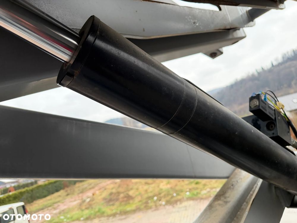 Genie Zwyżka Terenowa GS-4069RT Podnośnik Nożycowy Dźwig 14,5 metra jak Nowa z salonu! 960 mtg. 2013 rok, Pochodzi z Norweskiego urzędu Komuny. Zadbana! 4x4 Silnik Kubota. Zero Luzów i wycieków. Aktualne Serwisy DEKRA BMWT. Wysuwany Balkon. Sterowana z dołu i góry. Okazja Tanio !! Dokumentacja! Bez DPF, adBLUE - 33