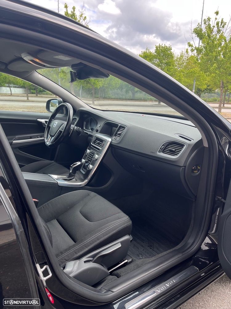 Volvo V60 2.0 D2 Momentum Geartronic - 8
