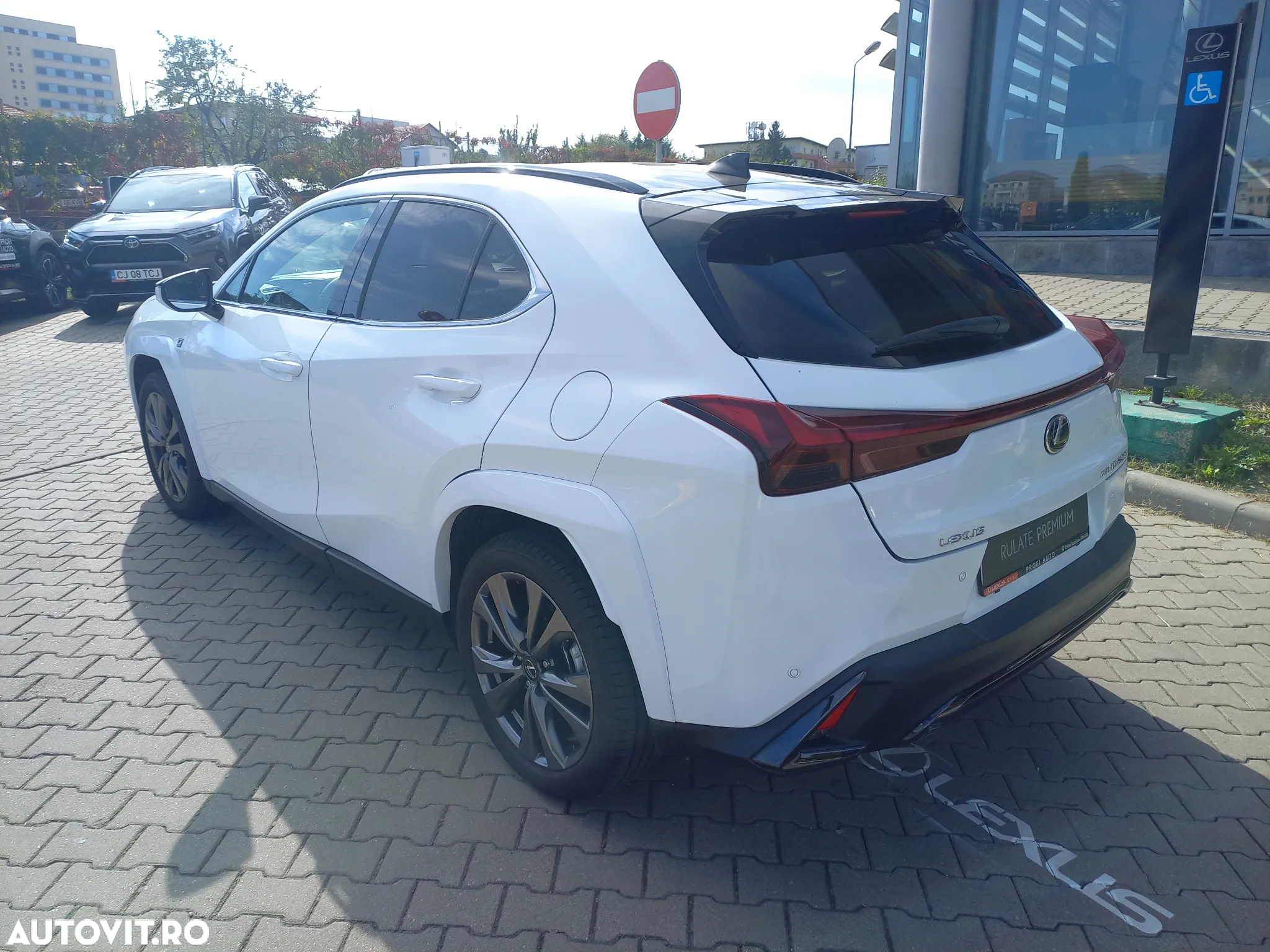 Lexus UX 250h 2.0L HEV 20H- (178 HP) 4X4 CVT F Sport - 8