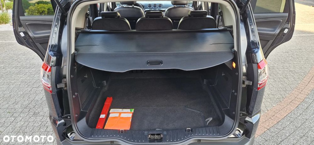 Ford S-Max - 12