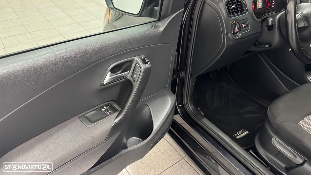 VW Polo 1.2 Confortline - 24