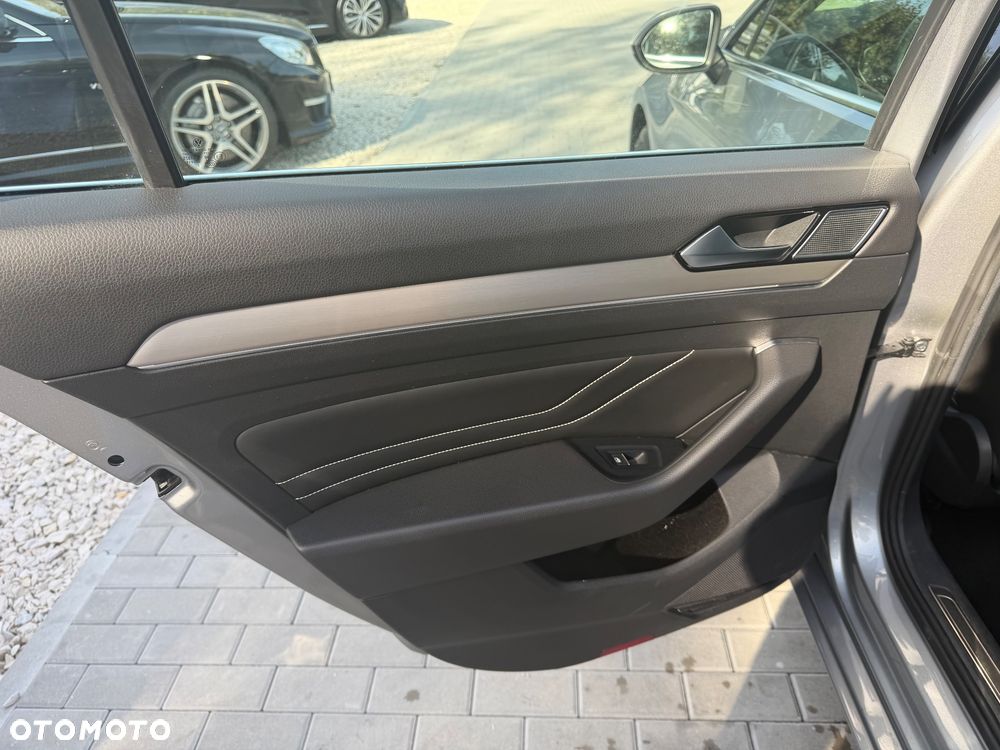 Volkswagen Passat 2.0 TDI EVO Business DSG - 26