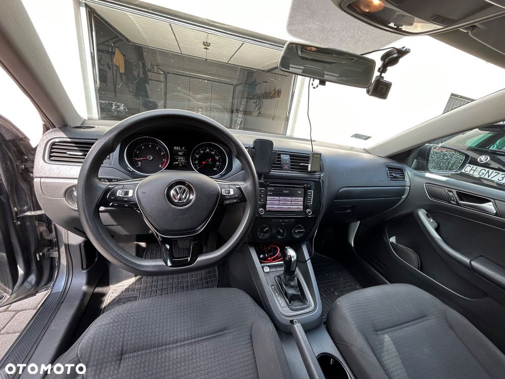 Volkswagen Jetta - 8