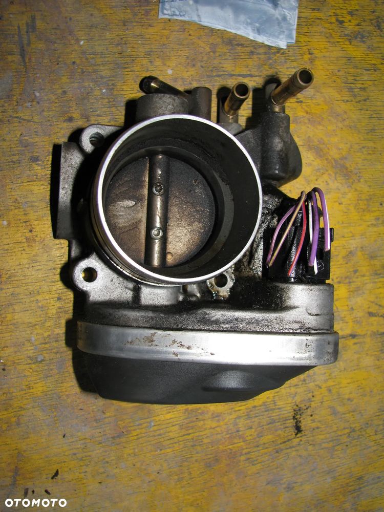 Audi A3 8P VW GOLF V 1.6 Przepustnica 06A133062AB - 1