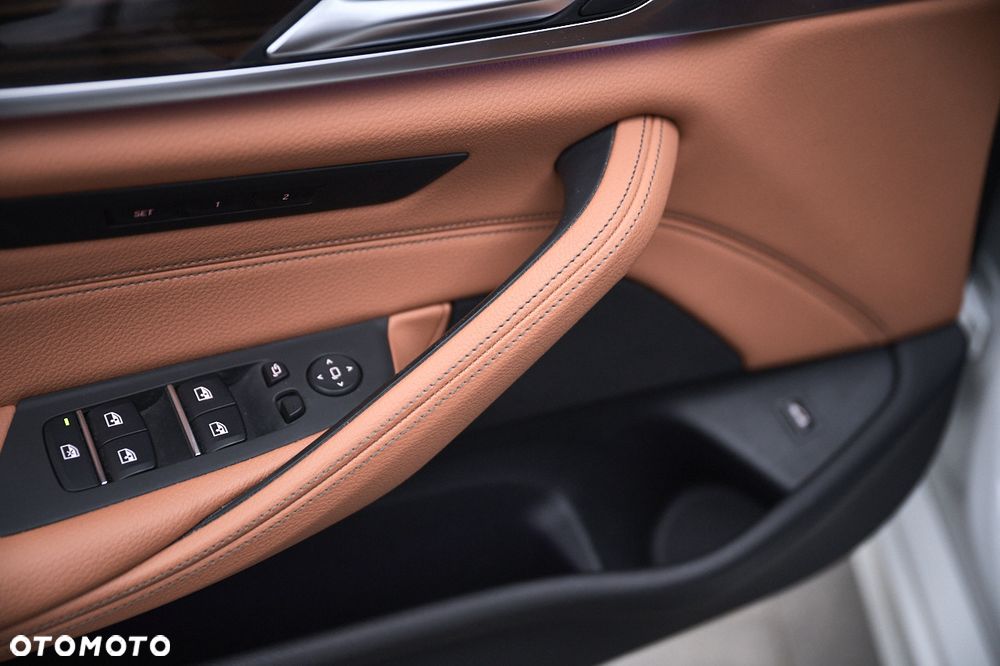 BMW Seria 5 530i xDrive M Sport sport - 38