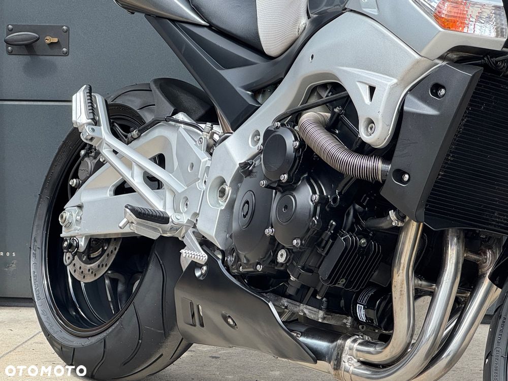 Suzuki GSR - 3