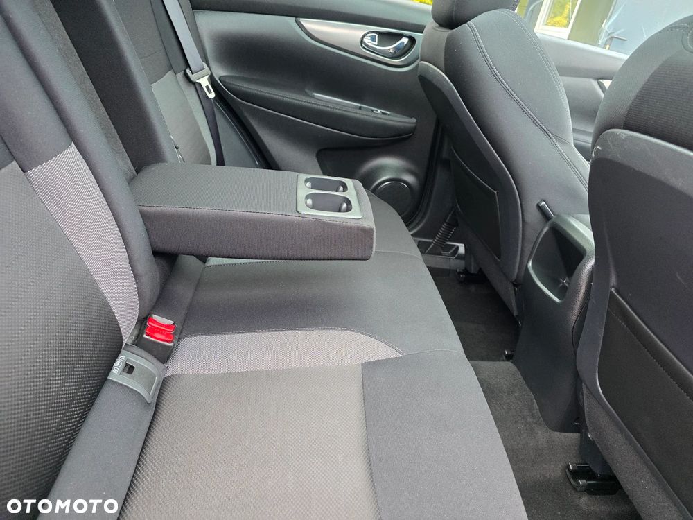 Nissan Qashqai 1.6 DIG-T N-Connecta - 27