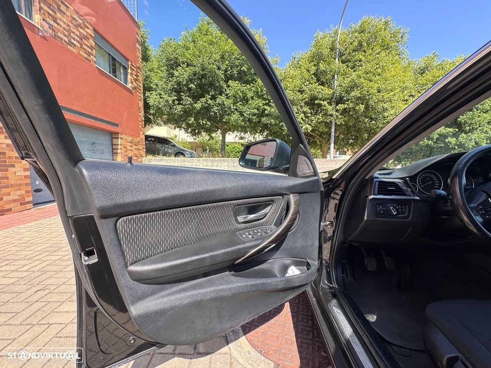 BMW 318 d Touring Line Luxury - 17
