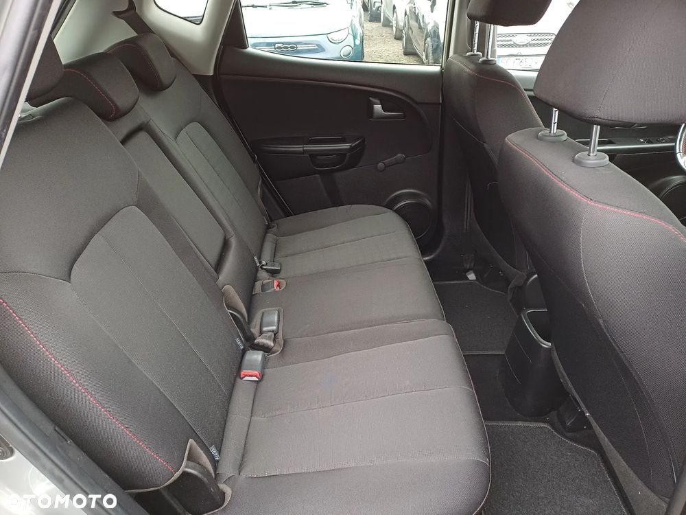 Kia Venga 1.4 CVVT Attract - 13