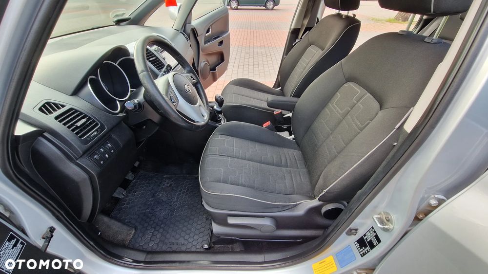 Kia Venga 1.6 CRDi 128 Business Line - 9