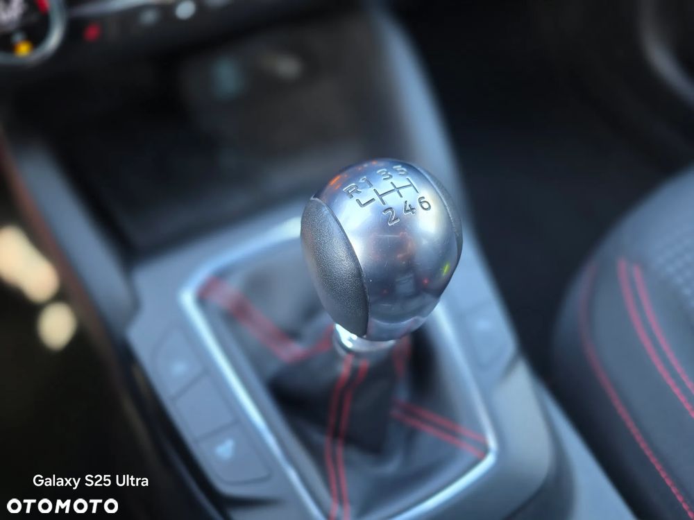 Ford Kuga 1.5 EcoBoost ST-LINE - 35