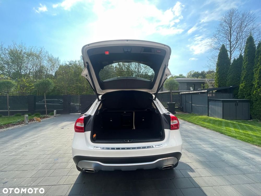 Mercedes-Benz GLA 250 7G-DCT - 10