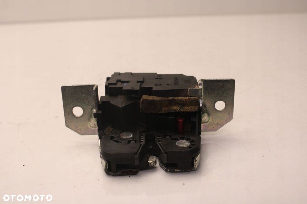 mercedes w169 04r- zamek klapy bagażnika tył tylny a1697400135 - 4