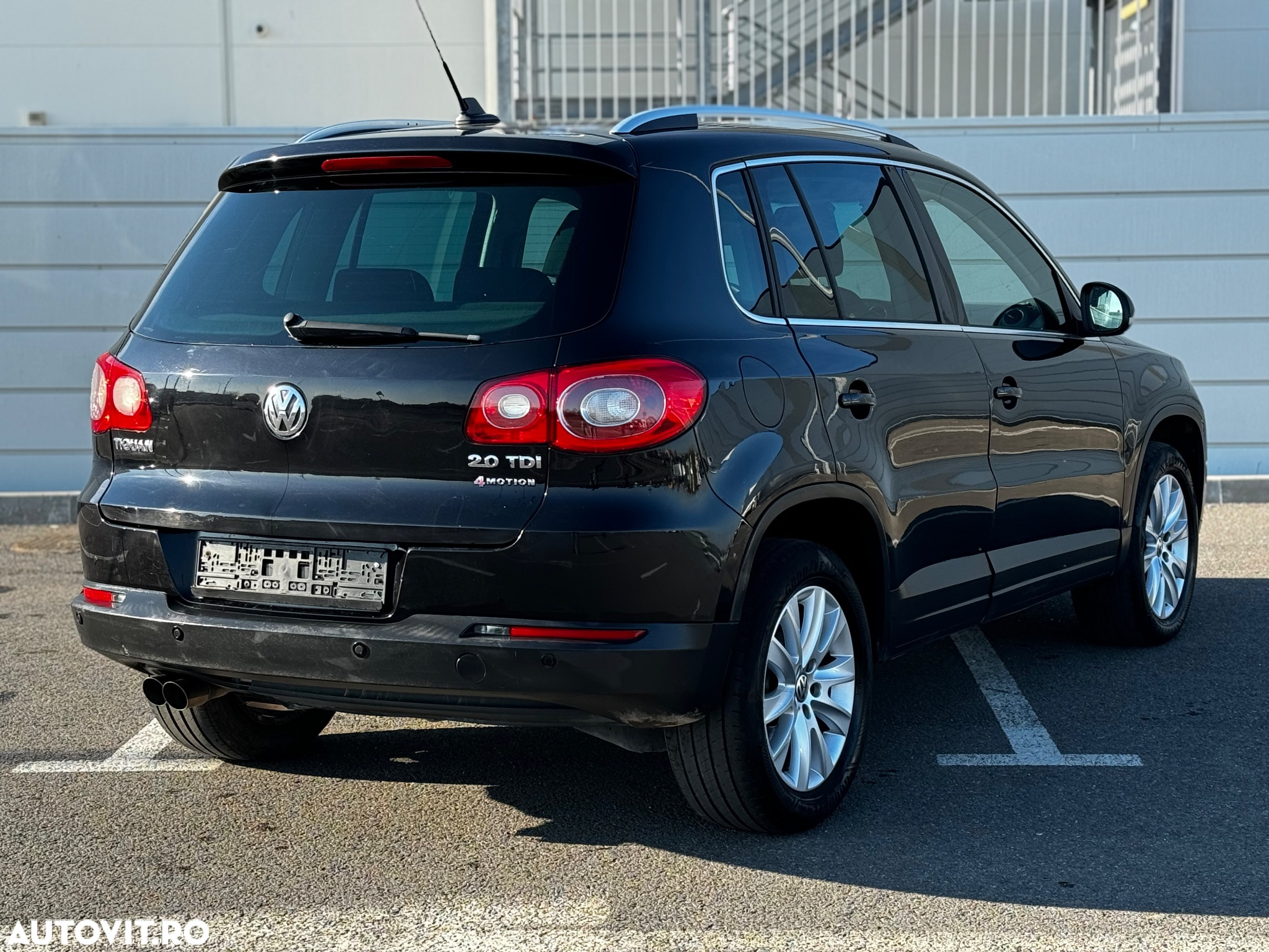 Volkswagen Tiguan 2.0 TDI 4Motion DSG Sport & Style - 4