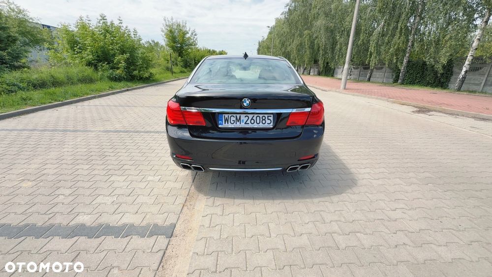 BMW Seria 7 760i L - 8