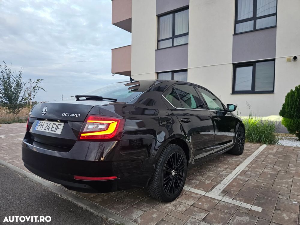 Skoda Octavia ver-2-0-tdi-dsg-clever - 2