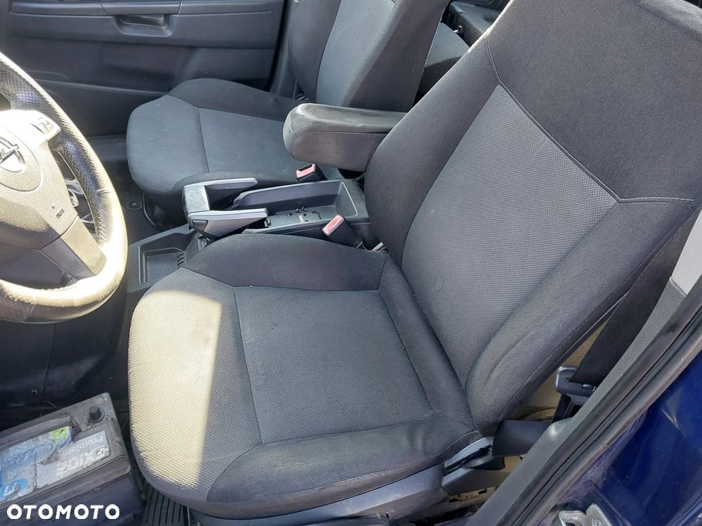 Opel Zafira B silnik kompletny 1.9 CDTI JTD 120KM wtryski pompa paliwa klimatyzacji wspomagania regulator alternator maglownica sprzęgło lewarek 6 biegów drzwi klapa błotnik lusterko kolor Z21B lampa reflektor przód przedni xenon przetwornica tył tylna hak holowniczy zestaw startowy sterownik stacyjka zamek zacisk hamulcowy deska rozdzielcza panel wyświetlacz boczek fotele mechanizm osłona manetki tempomat wykładzina podsufitka kierownica plastiki szyba NA CZĘŚCI WSZYSTKIE CZĘŚCI - 26