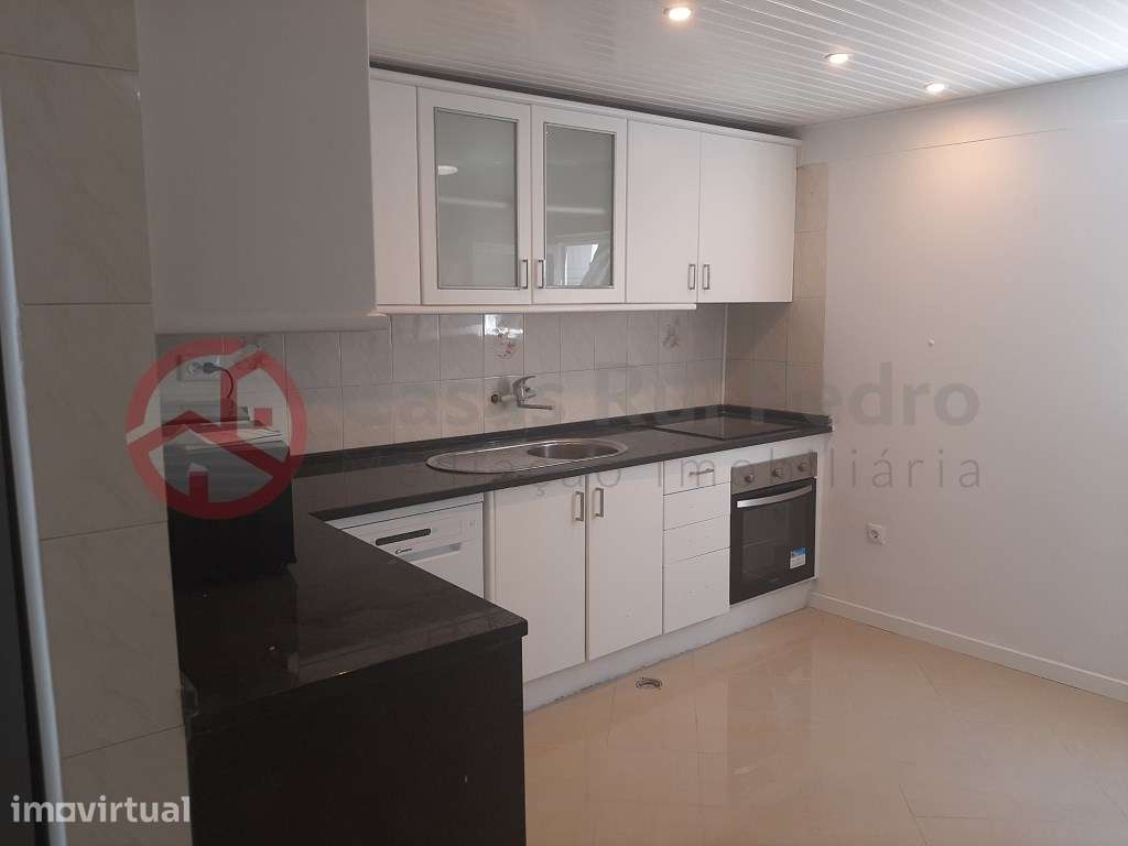 Moradias reconstruídas e reconfiguradas para arrendamento a estudan... - Grande imagem: 2/28