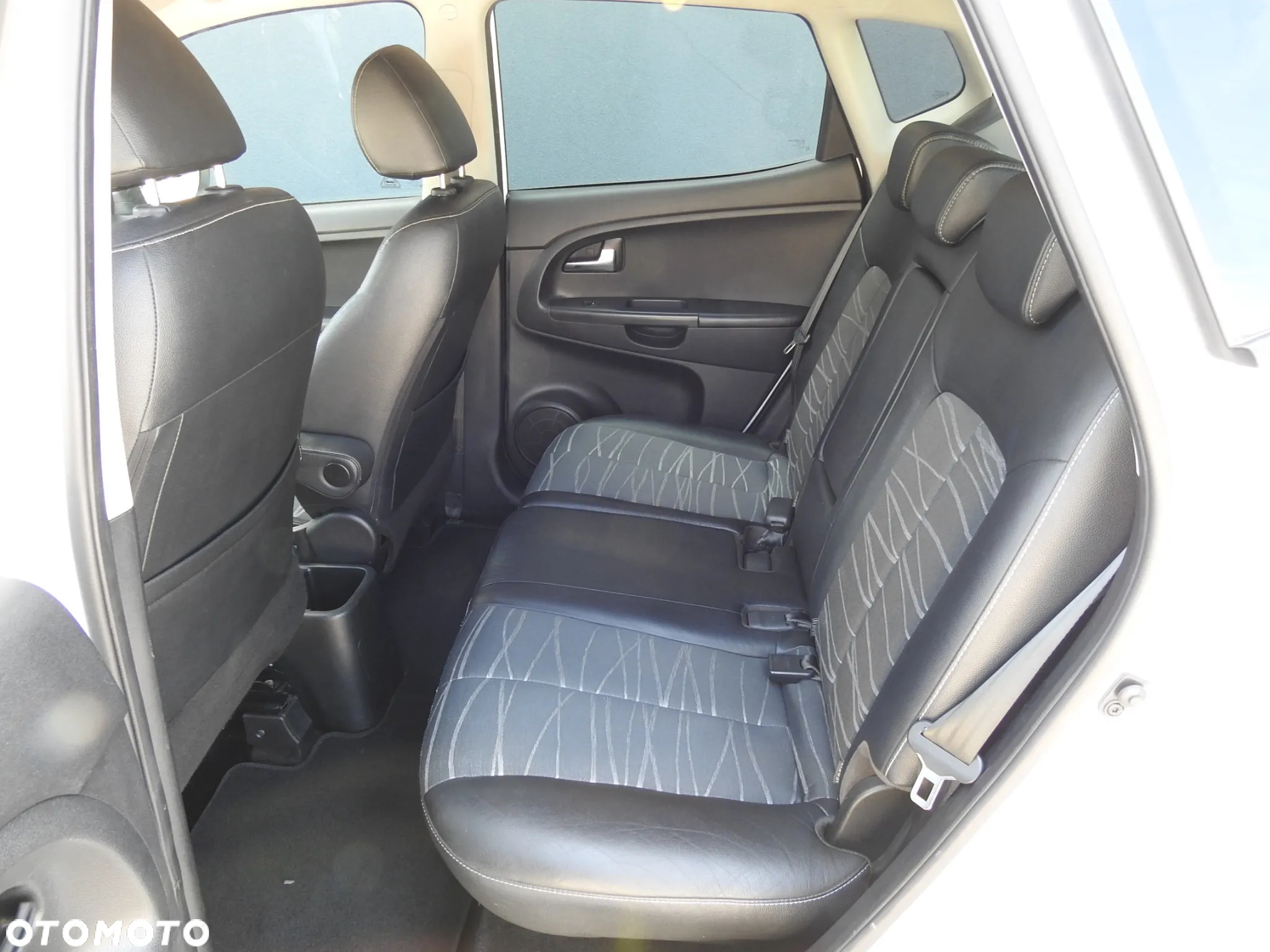 Kia Venga 1.4 CRDi 90 Business Line - 8