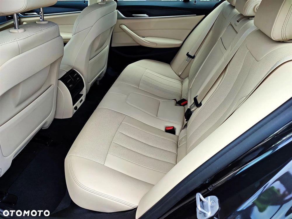 BMW Seria 5 520d xDrive MHEV - 14