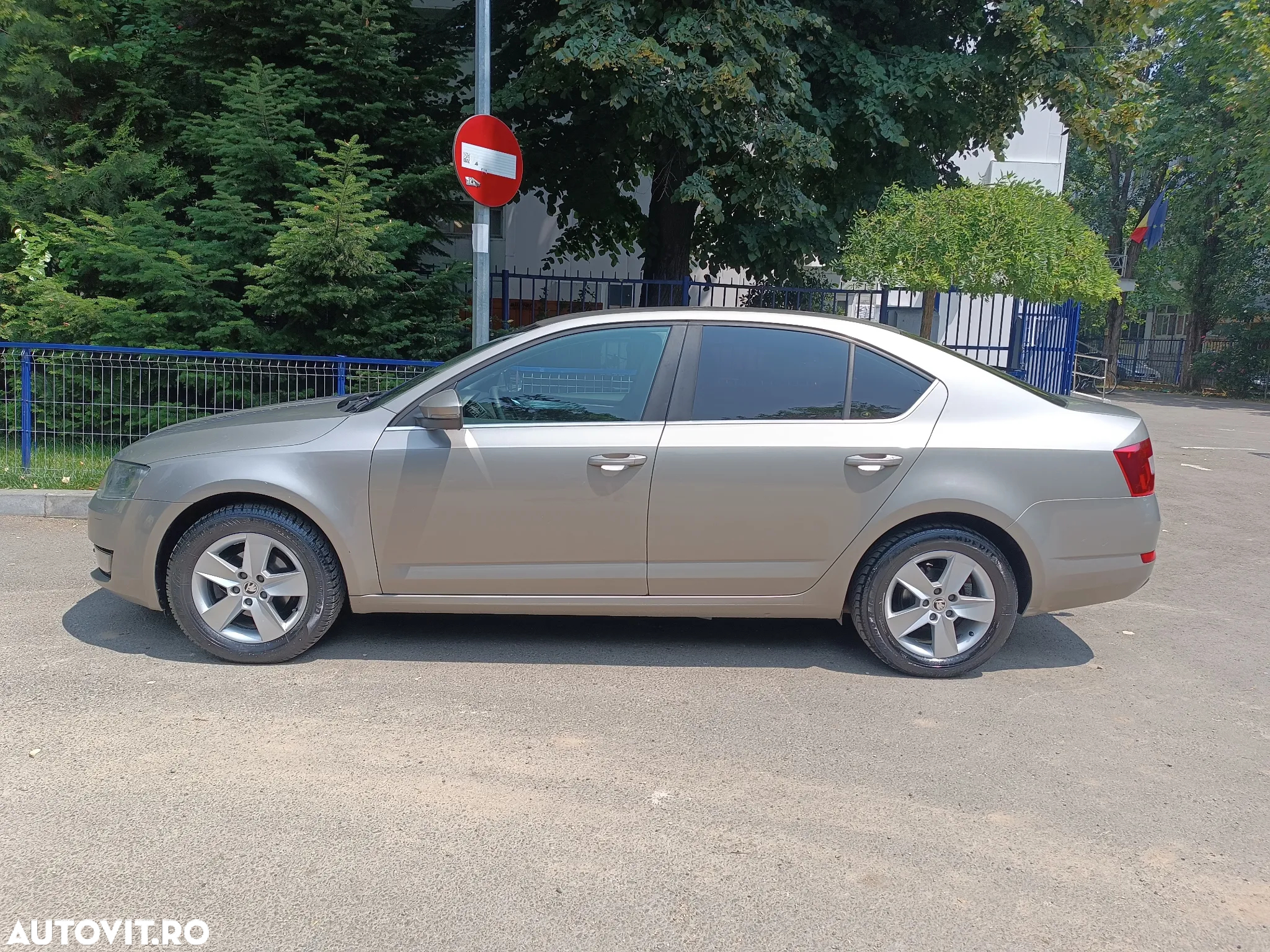 Skoda Octavia 1.6 TDI AMBITION DSG - 4