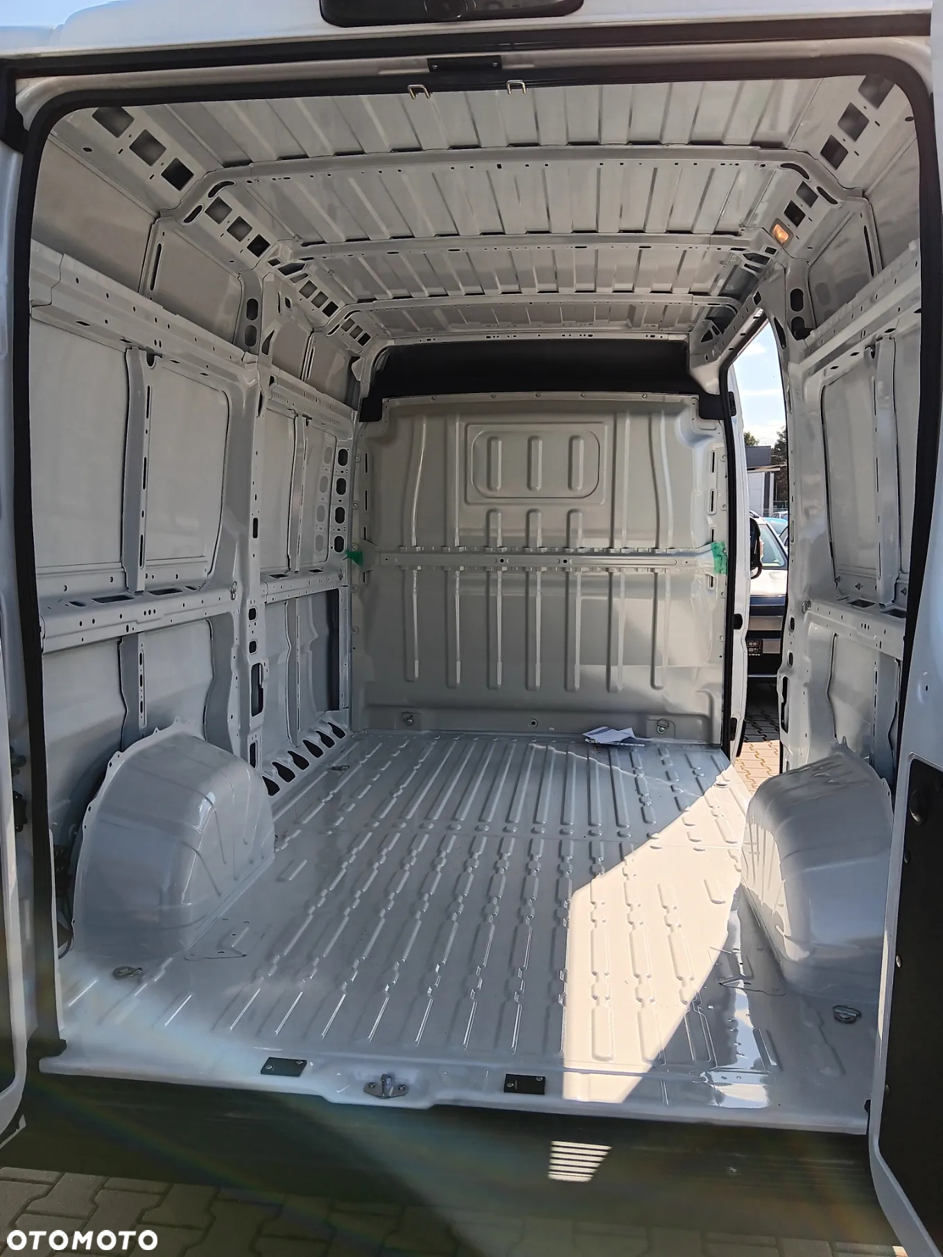 Opel Movano Furgon L2H2 - 10