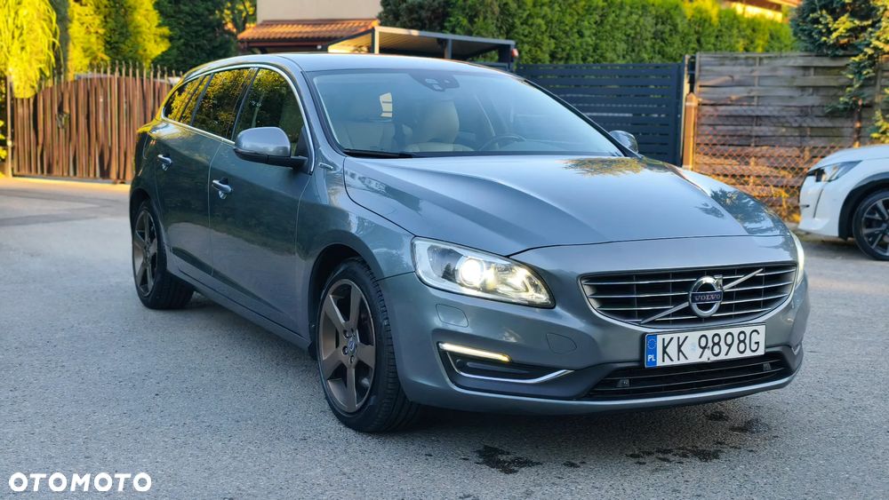 Volvo V60 D6 AWD Plug-in Hybrid Summum - 6