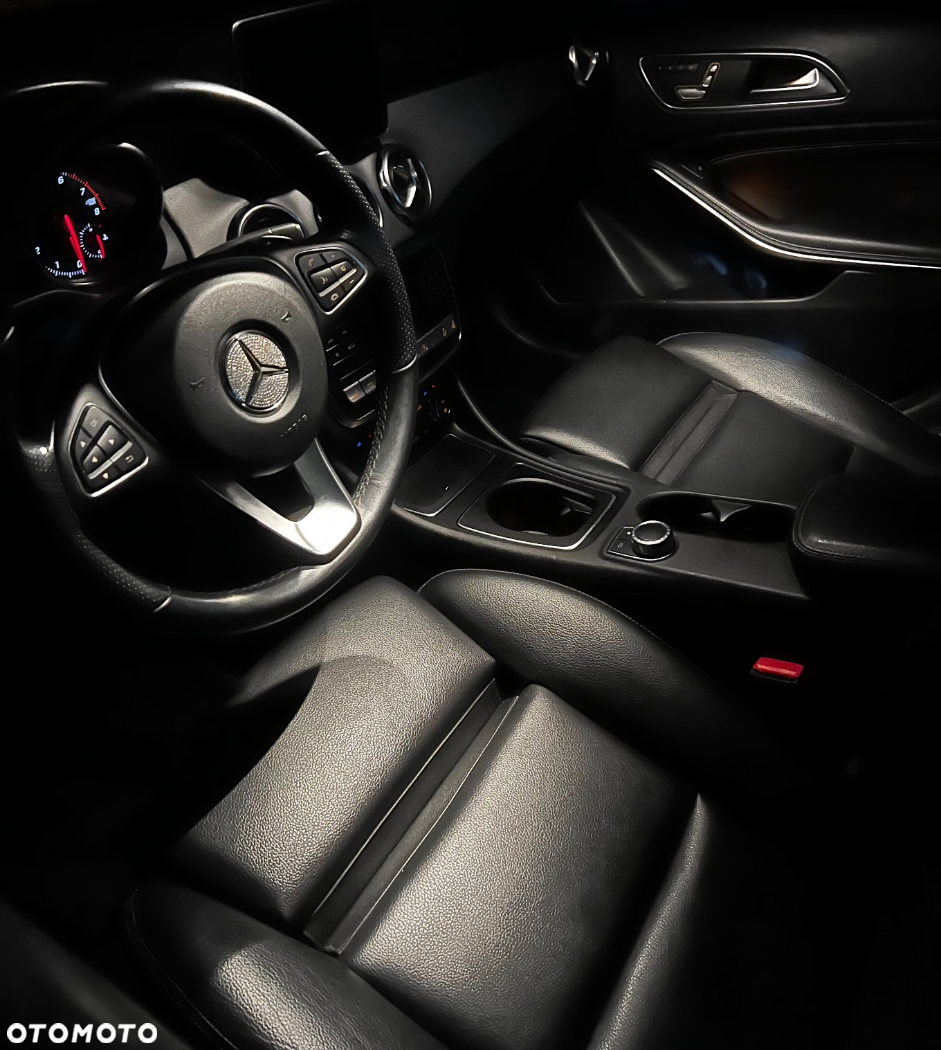 Mercedes-Benz GLA 250 4Matic 7G-DCT UrbanStyle Edition - 29