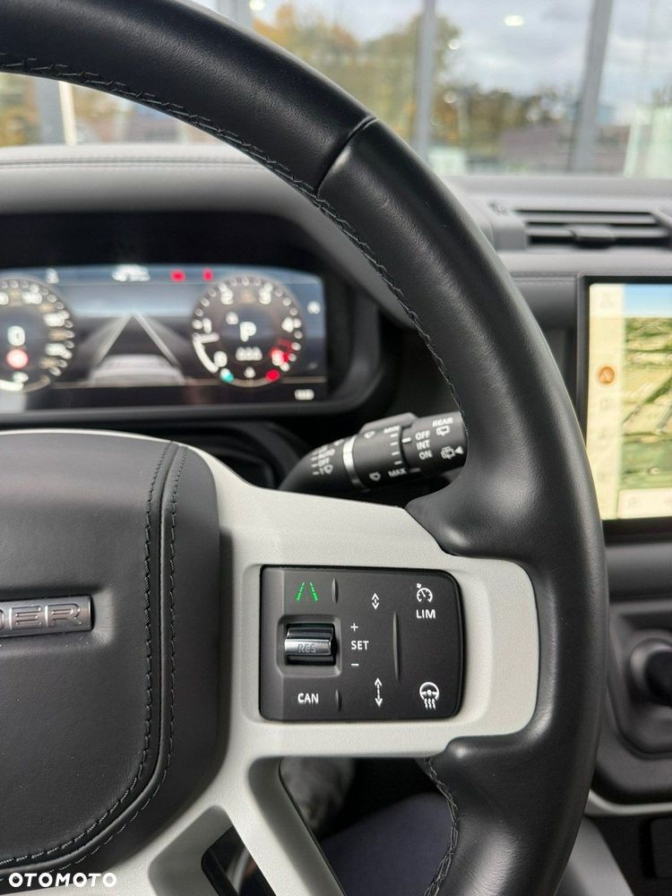 Land Rover Defender - 17