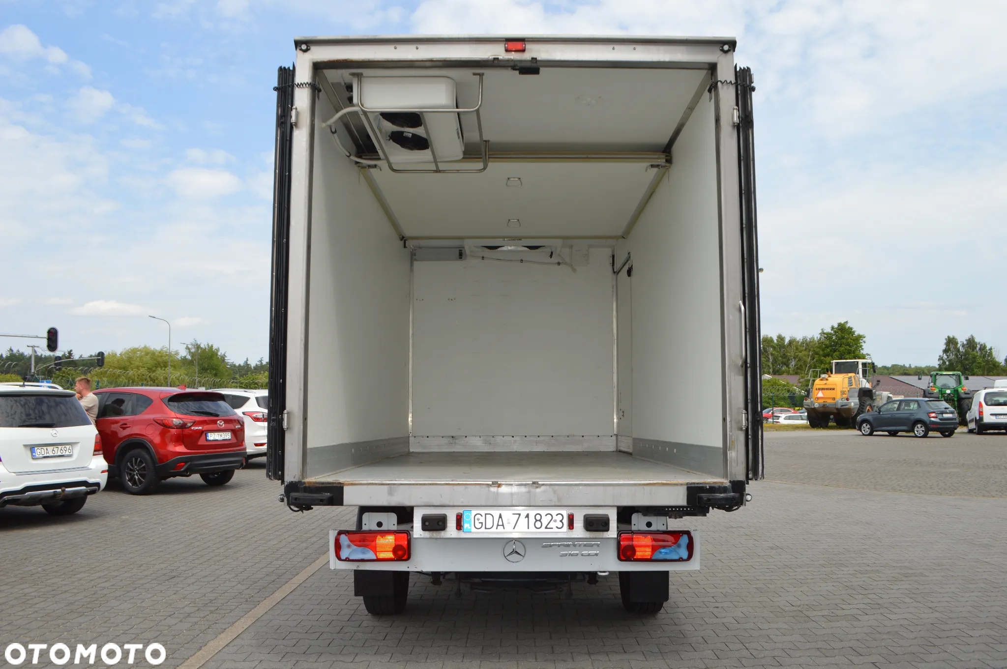 Mercedes-Benz Sprinter - 12
