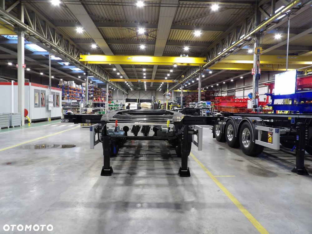 Lag naczepa podkontenerowa ADR - 3