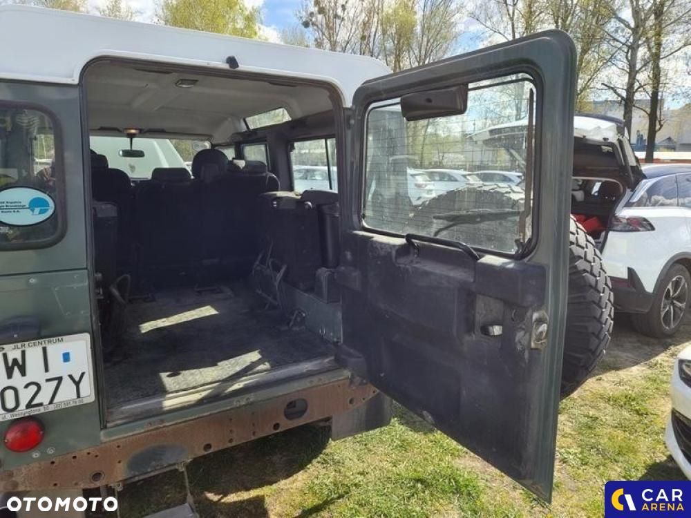 Land Rover Defender - 25