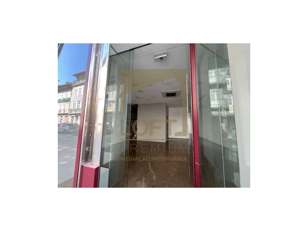 Loja com 3 Pisos no Centro de Guimarães - Grande imagem: 4/27
