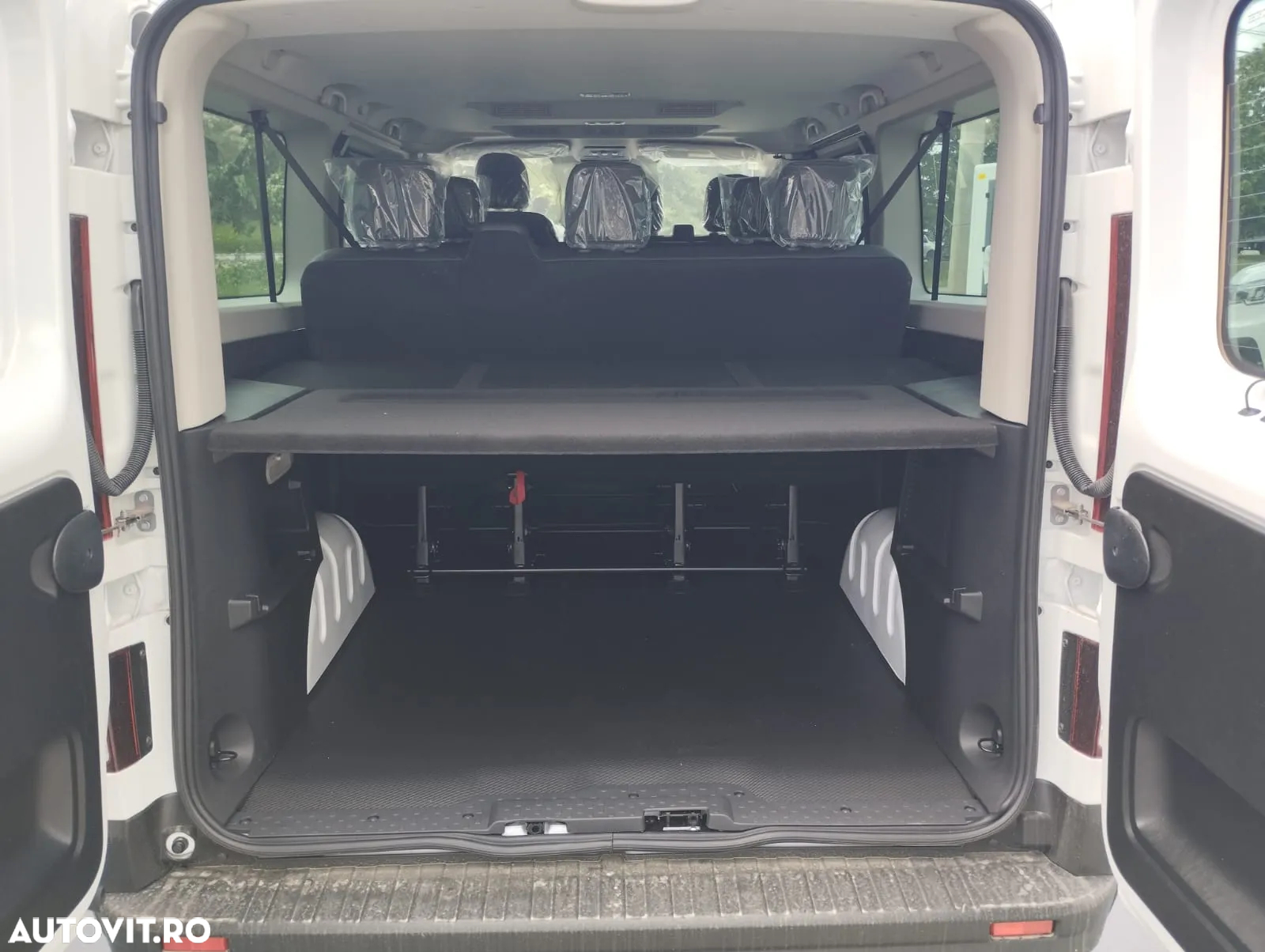 Renault Trafic Combi 2.0 Blue dCi 150 S&S L2 8+1 Zen - 4