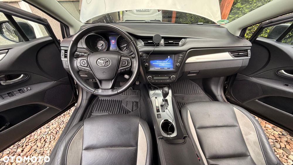 Toyota Avensis 1.8 Selection MS - 9