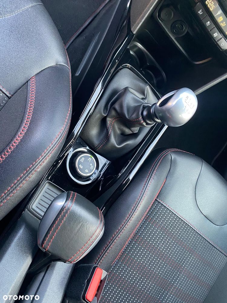 Peugeot 2008 1.2 PureTech GT Line S&S - 6